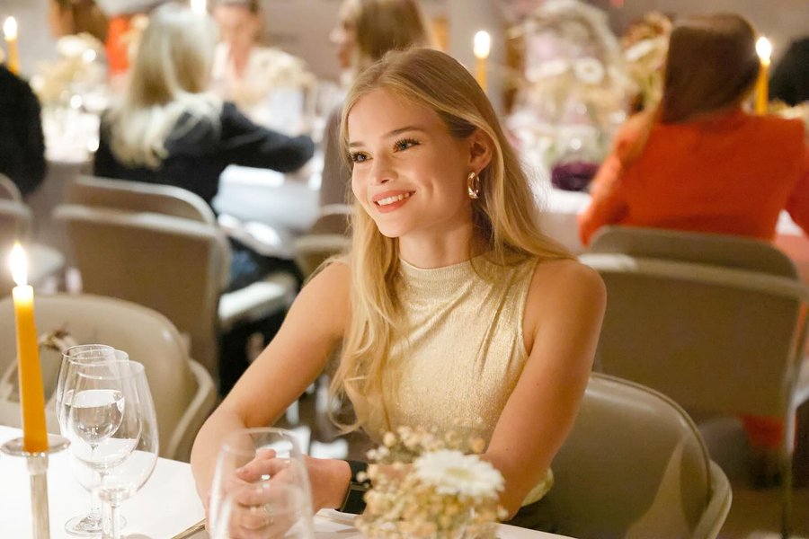 Instagram post by @thatsvroni for SAMSONITE. Caption reads: [...] night ✨ 
.
.
.
@instylegermany x....