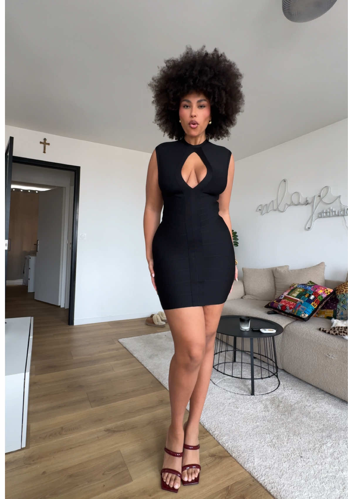 TikTok post by @camillembaye for House of CB. Caption reads: omg cette robe 🖤🌚 produit offert* @houseofcb....