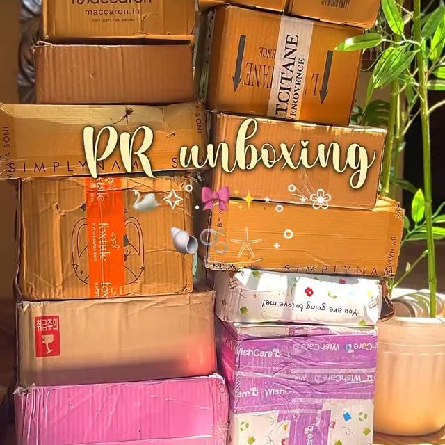 Instagram post by @glitzyglam_by_tuba for hince. Caption reads: Pr haul ( PART - 2 )

.
.
.
.
.
.
.
 
PR unboxing....