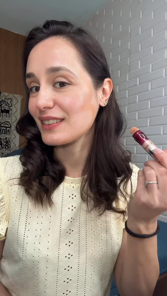 Instagram post by @roma_martignone for ForMe Tips. Caption reads: Transformando mi rostro solo con Maybelline....