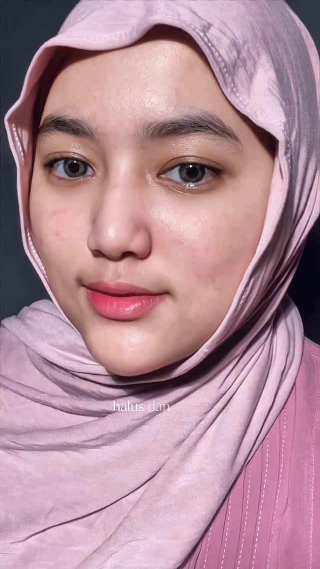 Instagram post by @dwiffahraherz for Glow & Lovely Indonesia. Caption reads: Start my day with Glow & Lovely Dermaglow Facial....