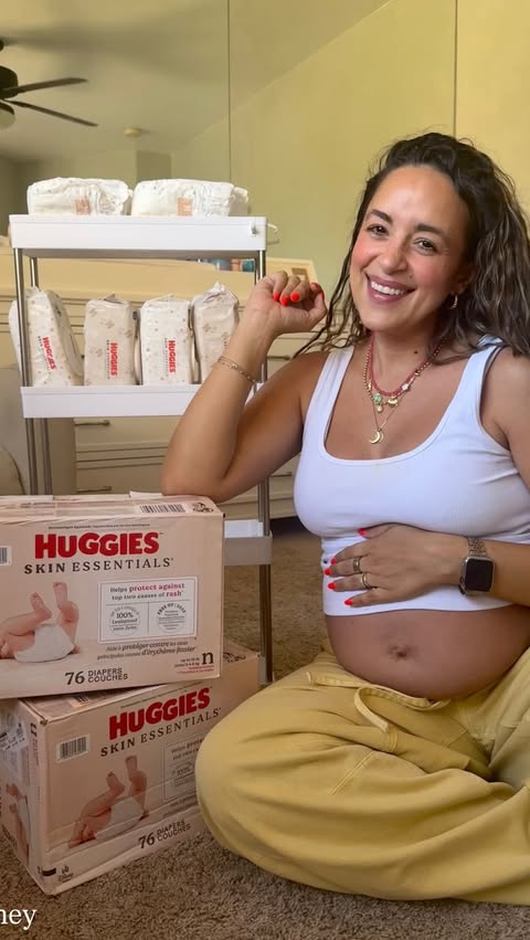 Instagram post by @yamimufdi for Huggies. Caption reads: [...] And for me, that means stocking up @huggies....