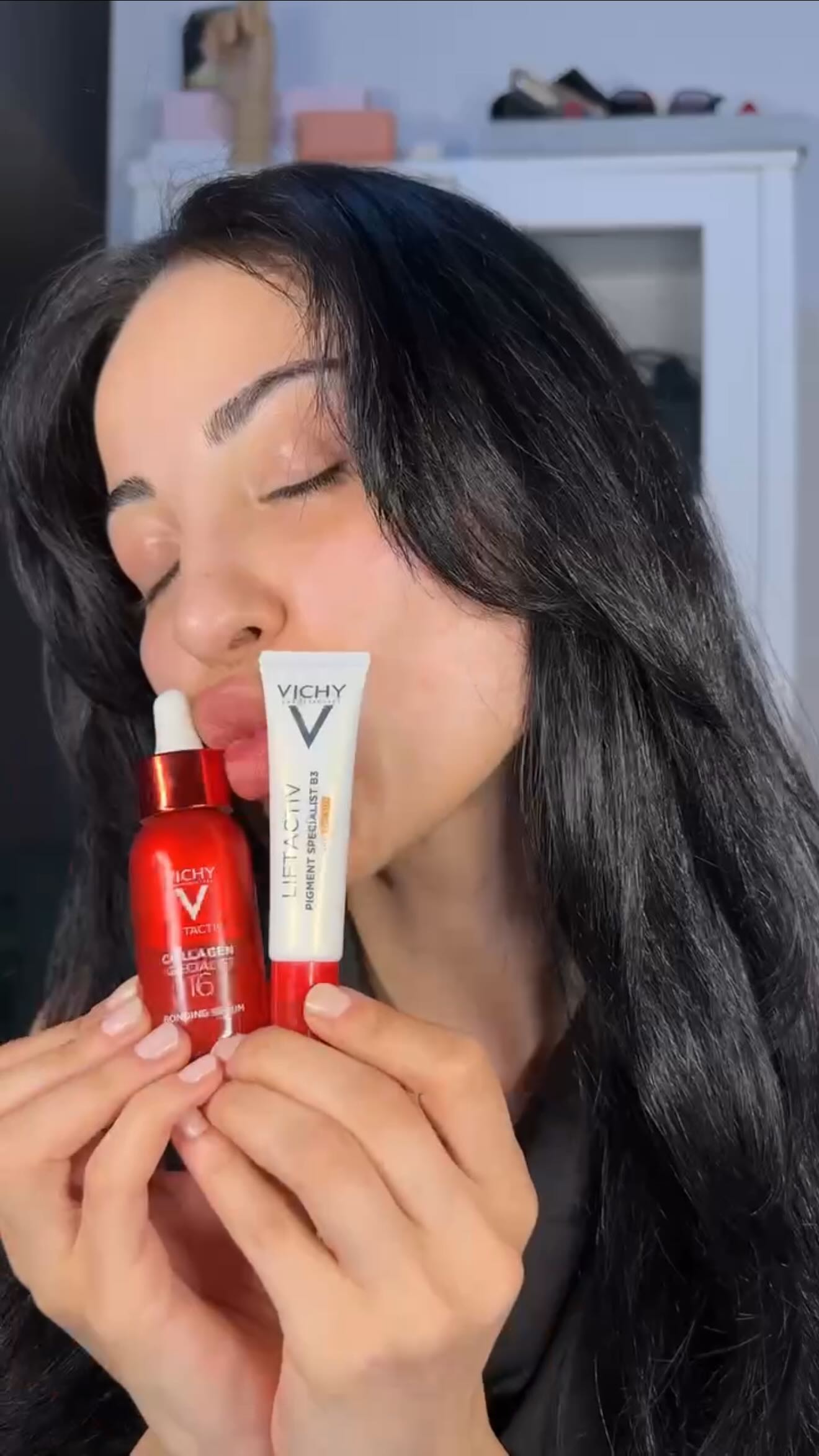 Instagram post by @busekorkmaziniz for Vichy Laboratoires. Caption reads: Cildine sadece 2 ürünle yıllarının yatırımını....