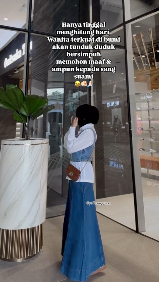 Instagram post by @yollaanggitaaa for Pomelo Fashion. Caption reads: 😂😂😂

masyaallahtabarakallah 🔵⚪️🔵🛒🛍️ spill....