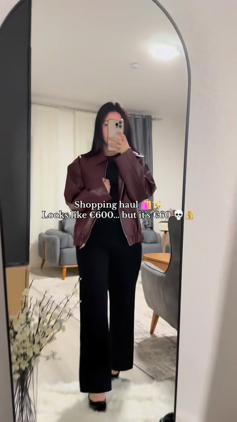 Instagram post by @aura_lifestyle27 for Voghion. Caption reads: [...] 😍 Link in bio to download the app 👆✨....