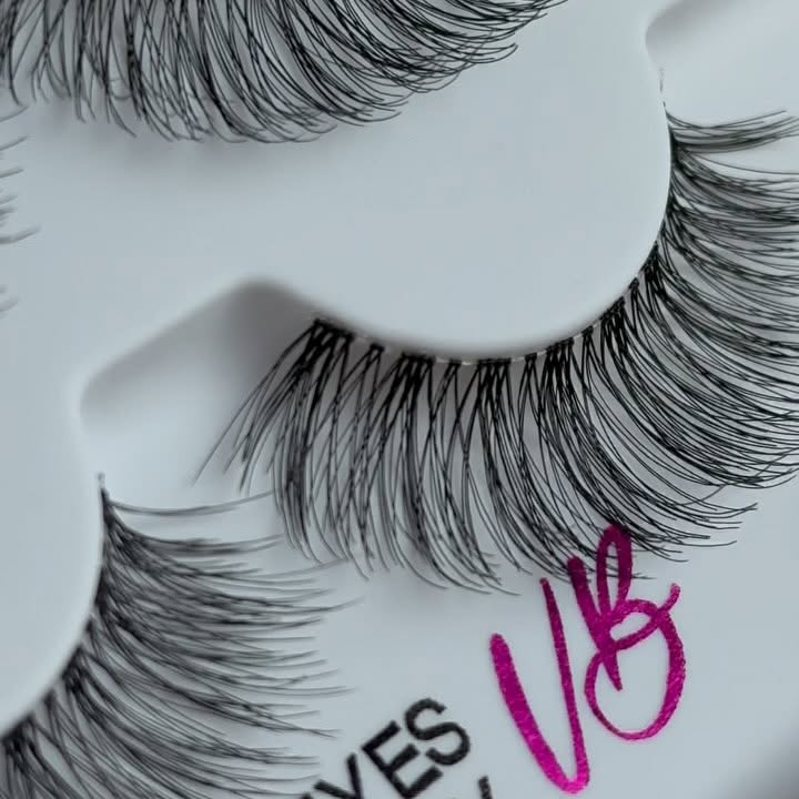 Instagram post by @redmone_ for VeyesBeauty. Caption reads: Veyesbeauty is back, bigger and better!
Tried....
