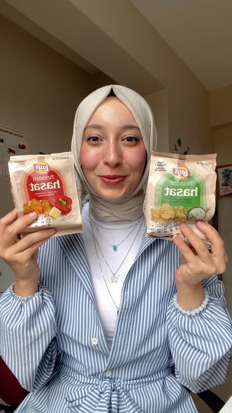 Instagram post by @betuultas for Lay's. Caption reads: Tebrik ettim #reklam #keşfet #chips #lays #hasat.