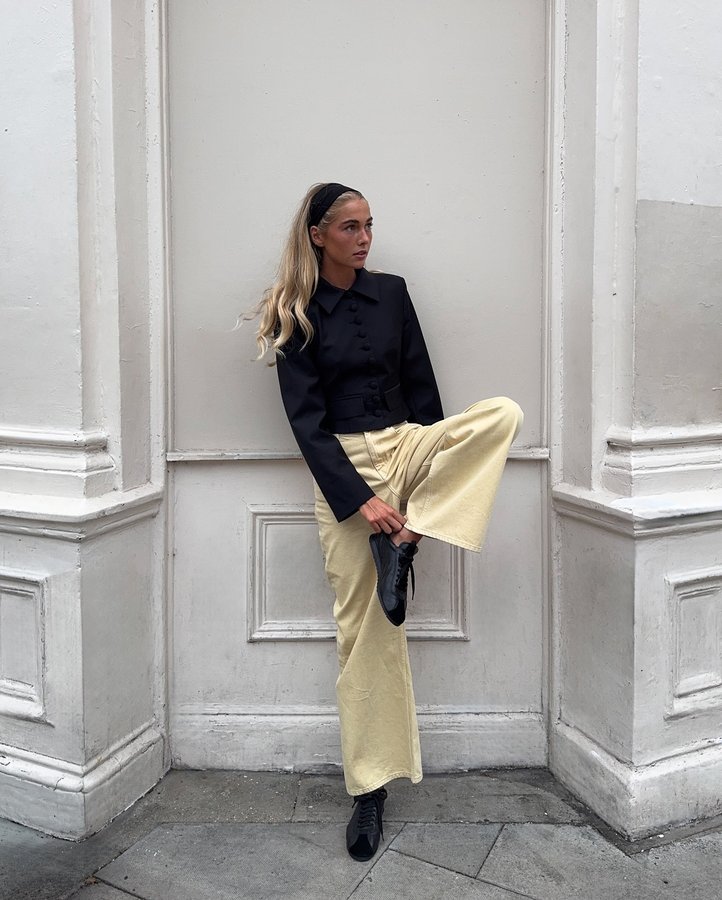 Instagram post by @gracemurrphy for Jonak. Caption reads: The dog loved my shoes @jonak.