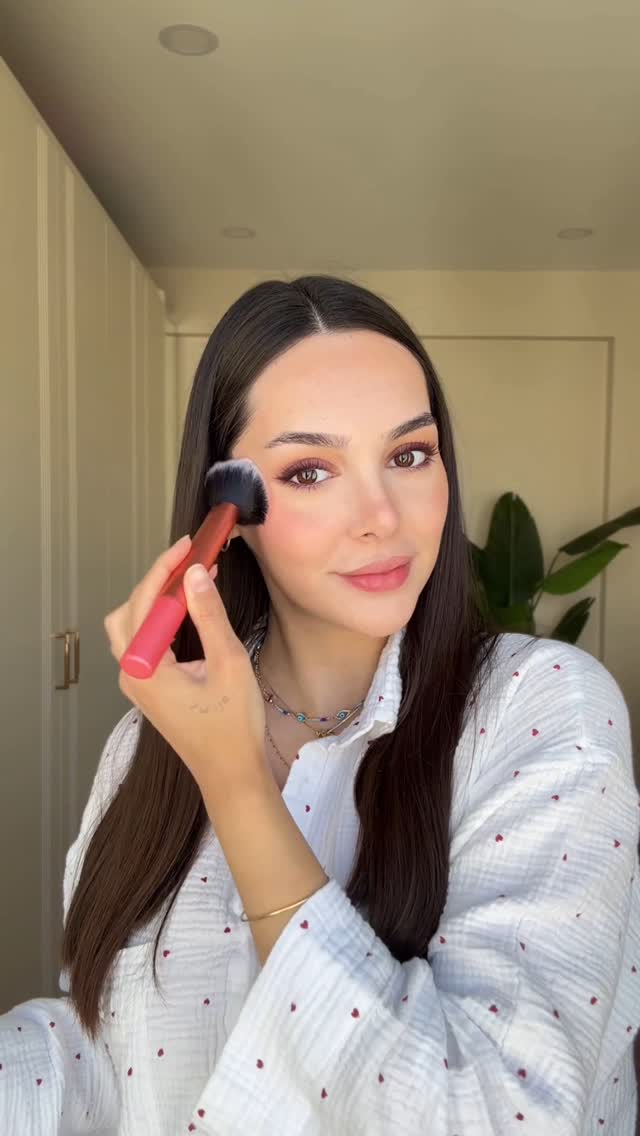 Instagram post by @zeynepberdibekk for Flormar. Caption reads: benimle hazırlanın🤎....