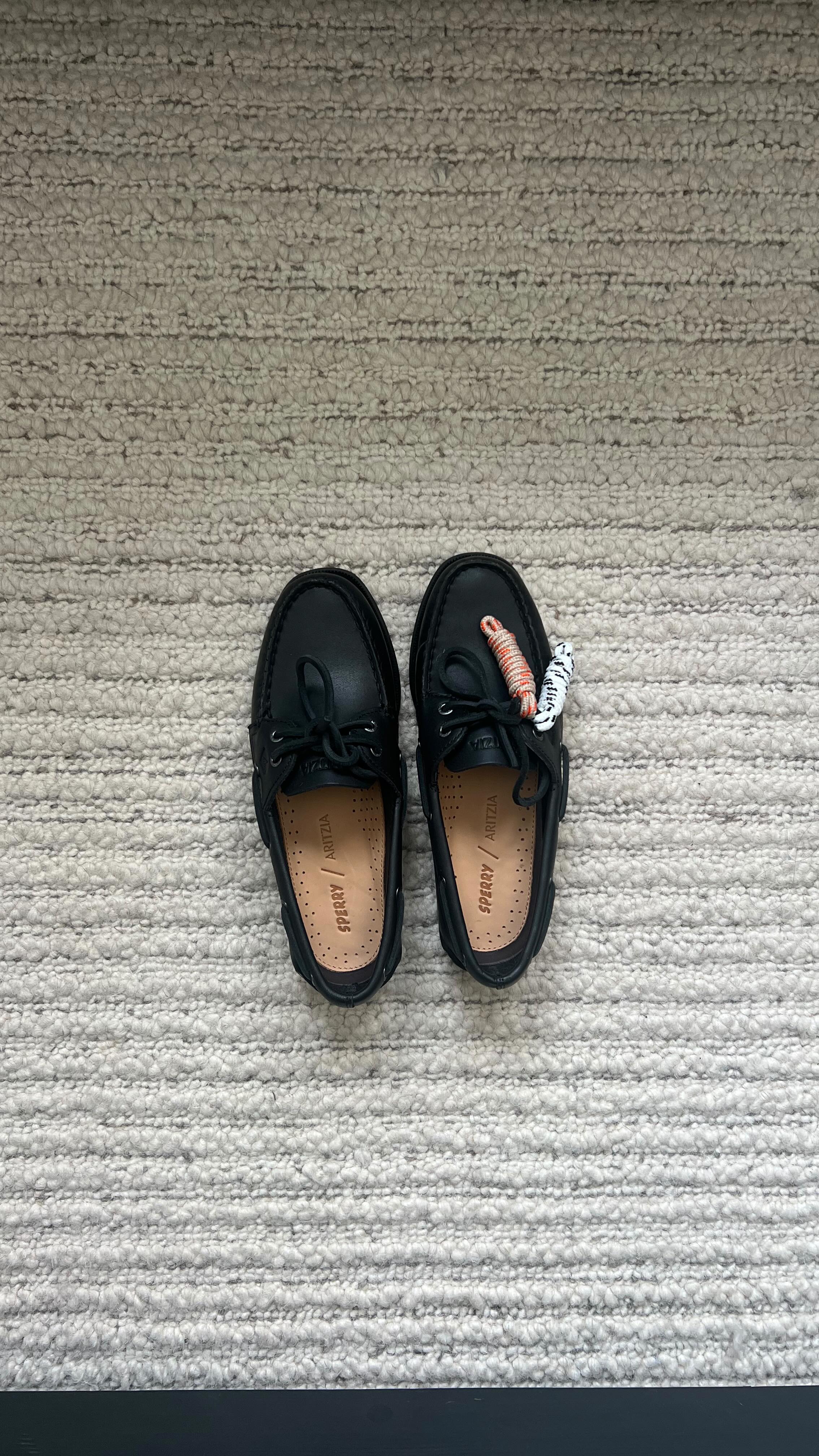 Instagram post by @emmyqandrews for Sperry. Caption reads: Now, anyone have a boat I can get a ride on? 
Shop....