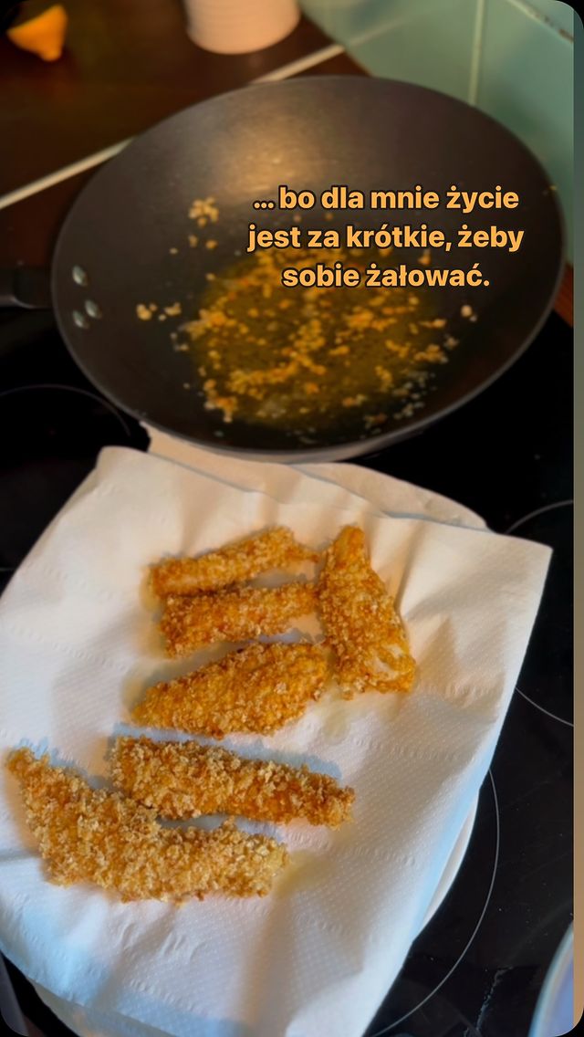 Instagram post by @iwa.inspiruje for Mięsna Paczka. Caption reads: Mięso obtoczyłam w mące ziemniaczanej (skrobii....