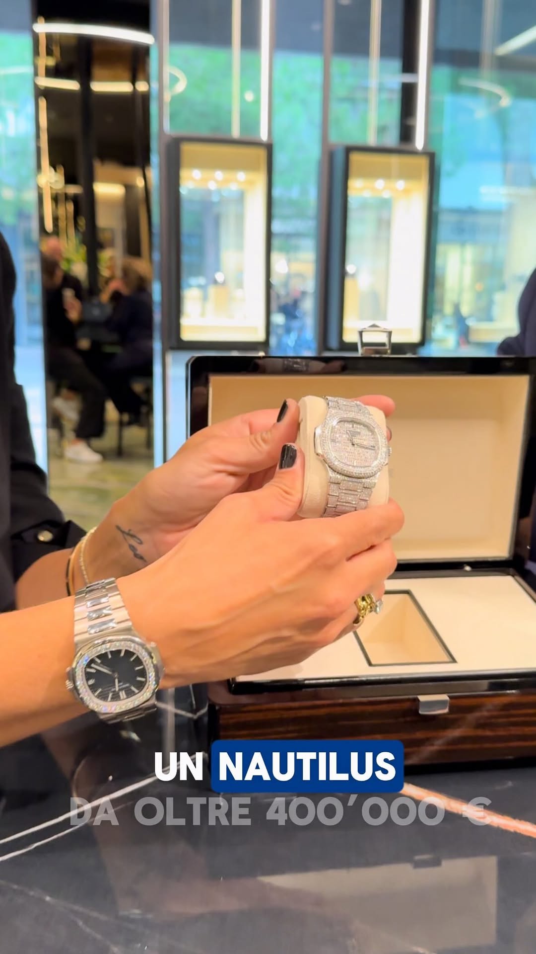 Instagram post by @nautiluswatches for MONDANIWEB. Caption reads: Un Patek Philippe Nautilus rarissimo da....