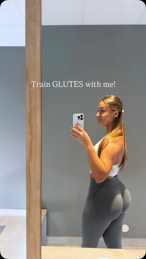 Instagram post by @fitnessbyrozenga for PEACH TIGHTS. Caption reads: Little gym vlog🍑 First leg & glute workout after....