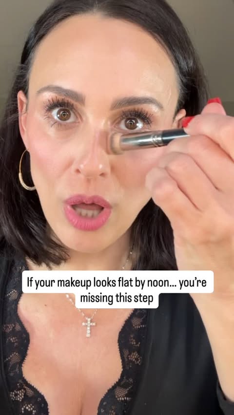 Instagram post by @_sandragoelz_ for – Laura Geller. Caption reads: Light pink to lift and brighten. - eternal rose....