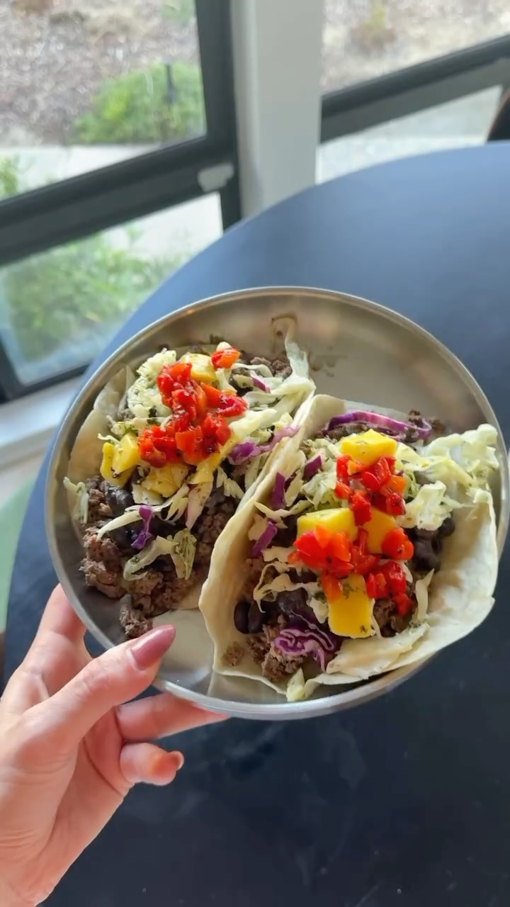 Instagram post by @victoriaparis for Green Chef. Caption reads: my hack to eating clean while marathon training is....