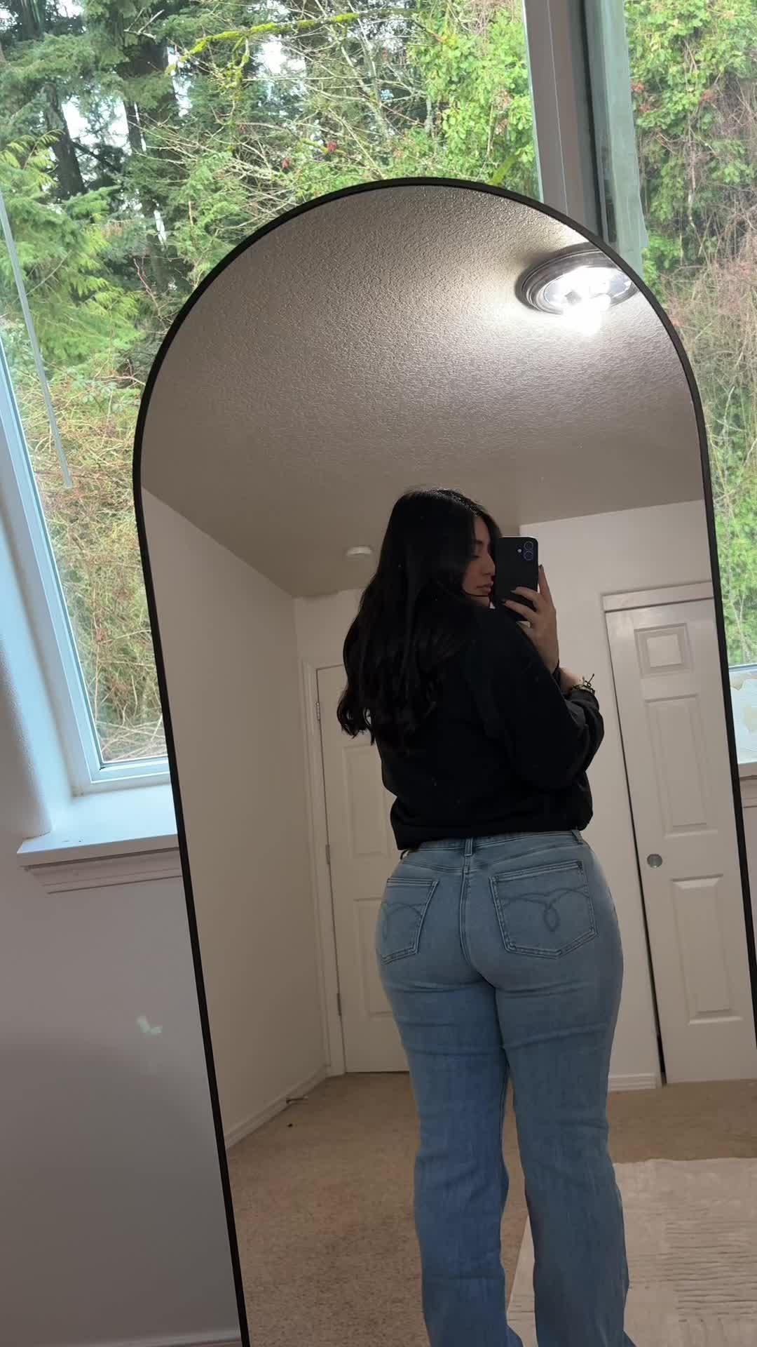 TikTok post by @laayuliza for Glamour Modern Fashion. Caption reads: NO BACK GAP #BBLAPPROVED as someone who has....