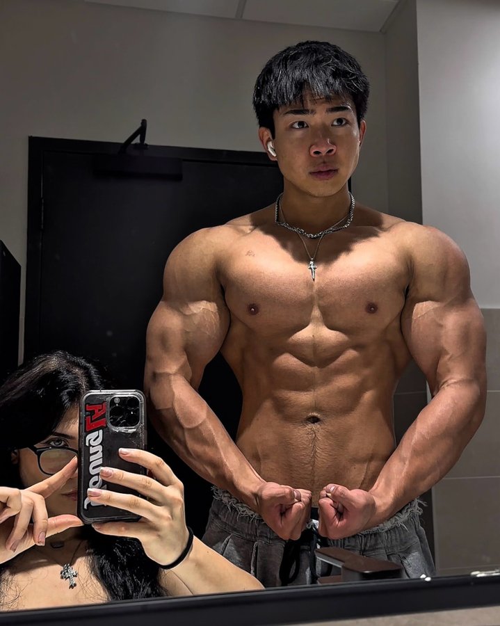 Instagram post by @adamkyu for Huge Supplements. Caption reads: [...] the planet 
_
_
Code: YU @youngla....