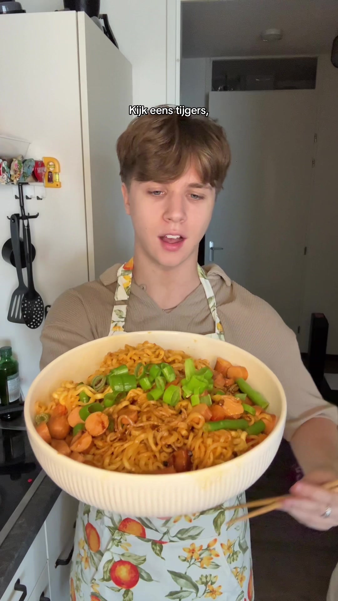 TikTok post by @lucatj_ for bol. Caption reads: Ad| Keukenprinses in de maak hier! 🍳 @bol #hack....