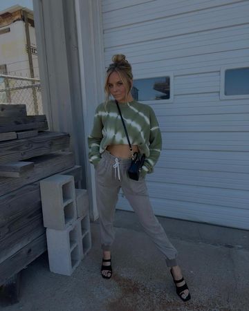 Instagram post by @laurenkawano for Dear John Denim. Caption reads: [...] not arrive any sooner xx thanks to....