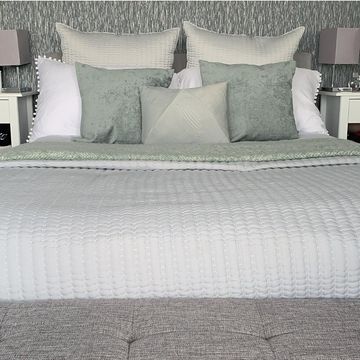 Instagram post by @emilyjanehome_ for Arista Living. Caption reads: Bedding close up 🤍✨ 

How beautiful is this Pom....