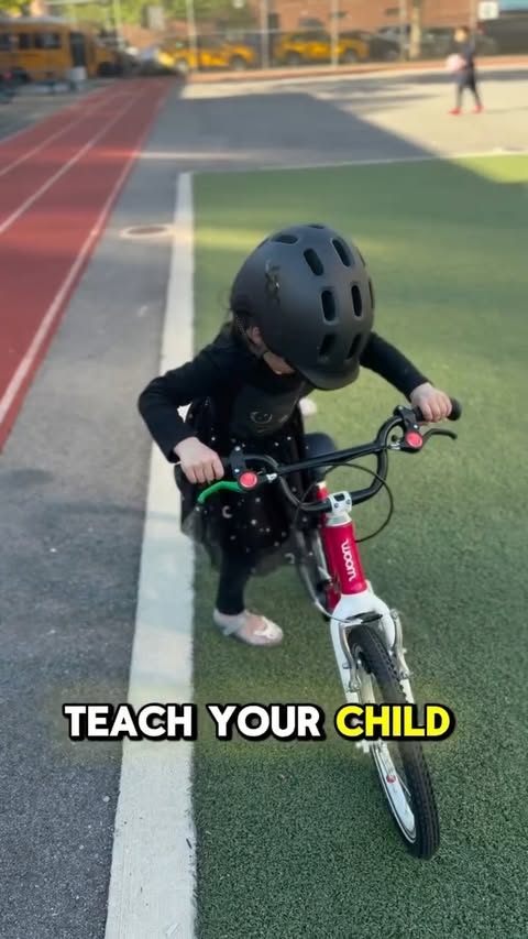 Instagram post by @cargobikemomma for woom. Caption reads: [...] worked for all three of my kids using a....