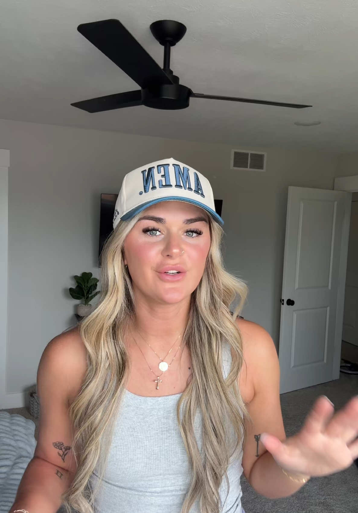 TikTok post by @kayleebonnell for KenzKustomz. Caption reads: [...] in my bi0 for you 🩷 code KAYLEE680....