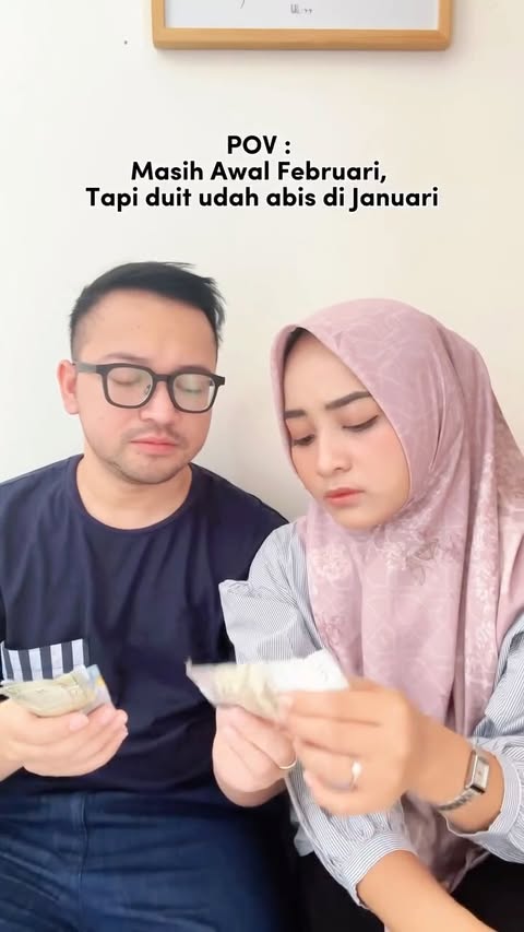 Instagram post by @akswidya for Lazada Indonesia. Caption reads: GABISAAAAAAAAAAAAAA AKU GABISA KALO BELANJA!....