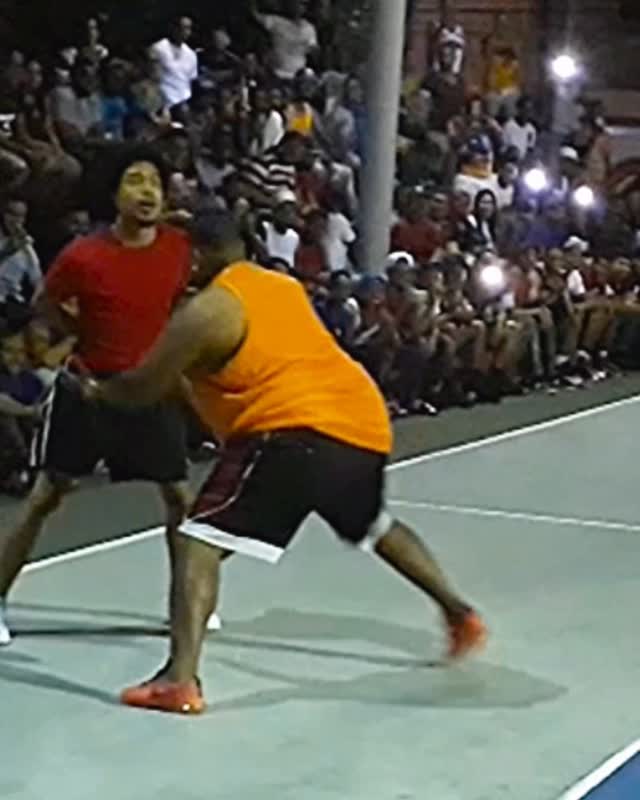 Instagram post by @el.programa.juan.nba for House of Highlights. Caption reads: NBA street 2000 #juannba #houseofhighlights #ESPN....