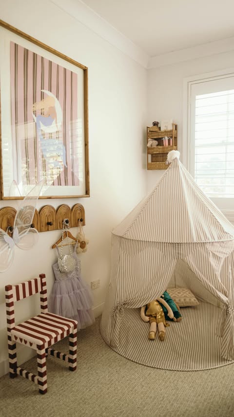 Instagram post by @bec.bond for Henlee. Caption reads: [...] are obsessed (As you can tell) #gifted....