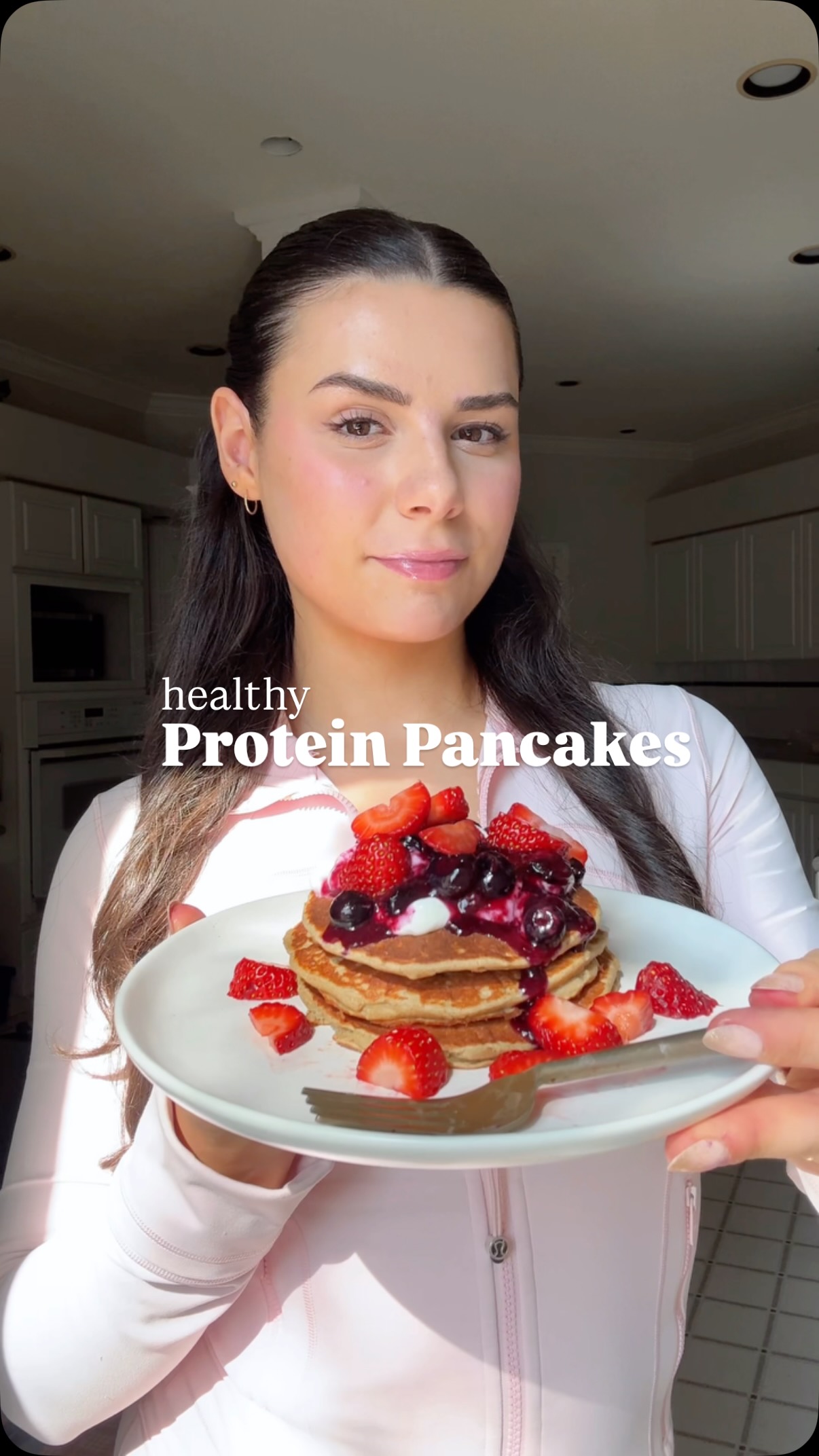 Instagram post by @purelycristina for Earth’s Own. Caption reads: Healthy High-Protein Pancakes 🥞✨🍌

These blender....