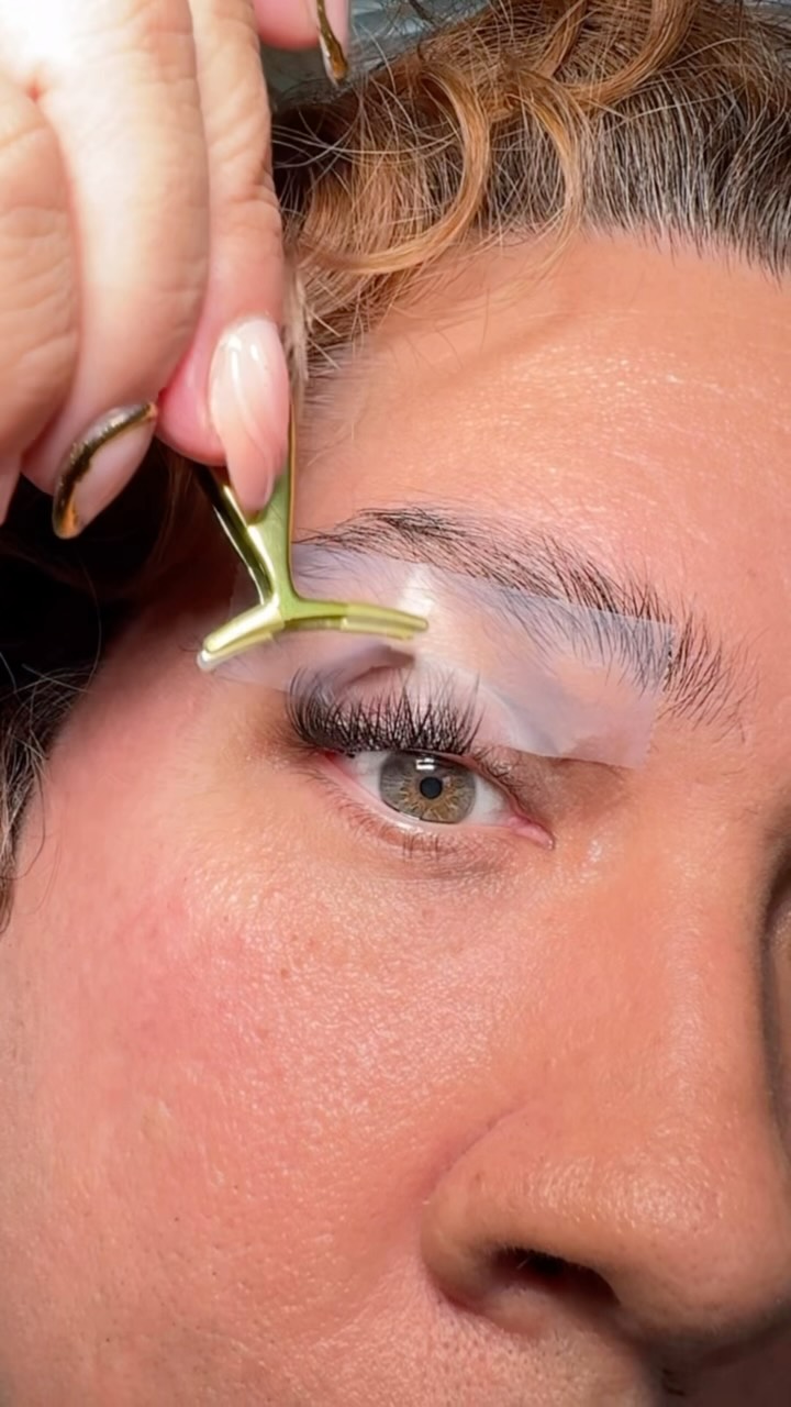 Instagram post by @rennyvasquez for impressbeauty. Caption reads: Im absolutely in love with @impresslashes they....