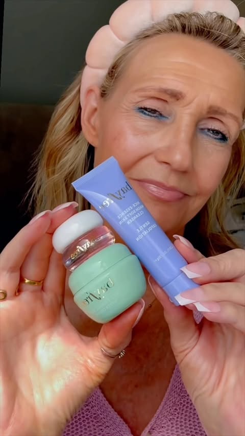 Instagram post by @suzi_m03 for Bayfree Cosmetics. Caption reads: BAYFREE FAVOURITES TRAVEL SET – DEWY, PLUMP &....
