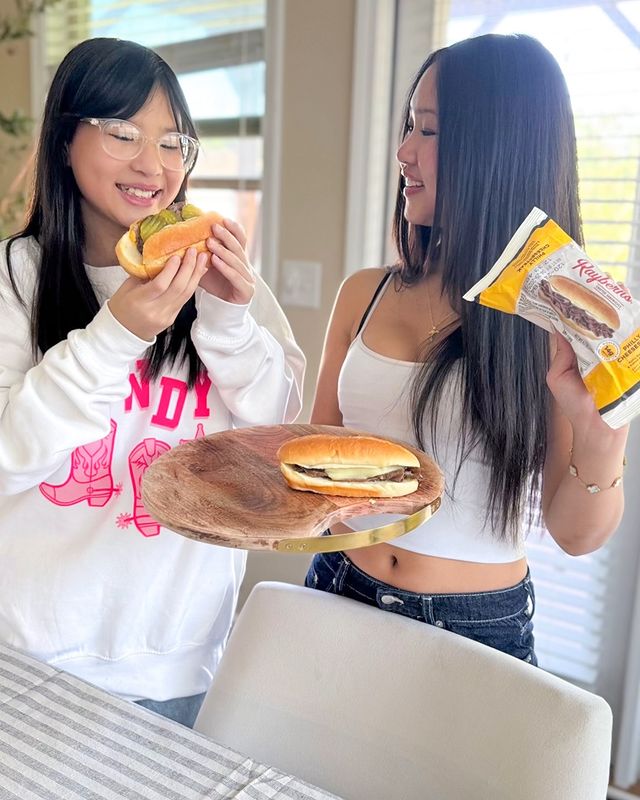 Instagram post by @linacapturelife for Dollar General. Caption reads: Oh yeah…𝒷𝒶𝒸𝓀-𝓉ℴ-𝓈𝒸𝒽ℴℴ𝓁 season just got a....