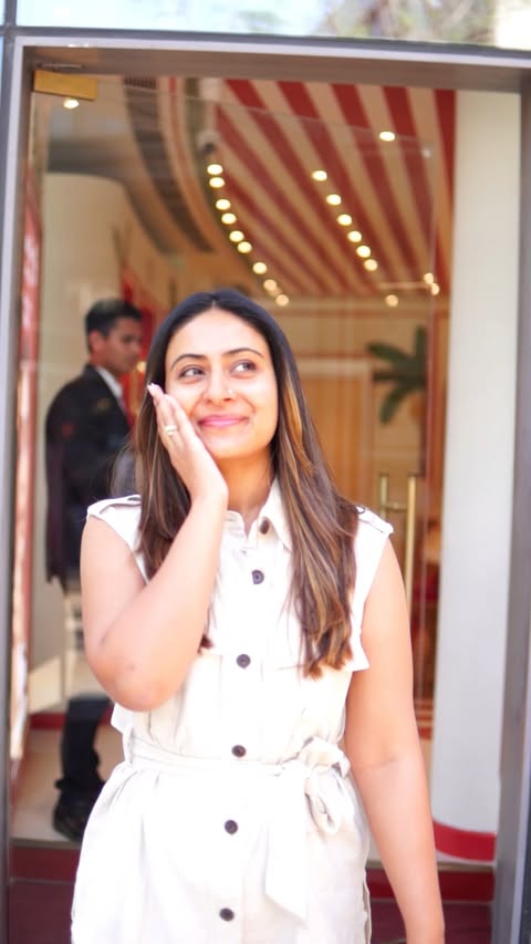 Instagram post by @shivanginirathore for Kama Ayurveda. Caption reads: [...] kind of confidence. ✨💅 Visited the....