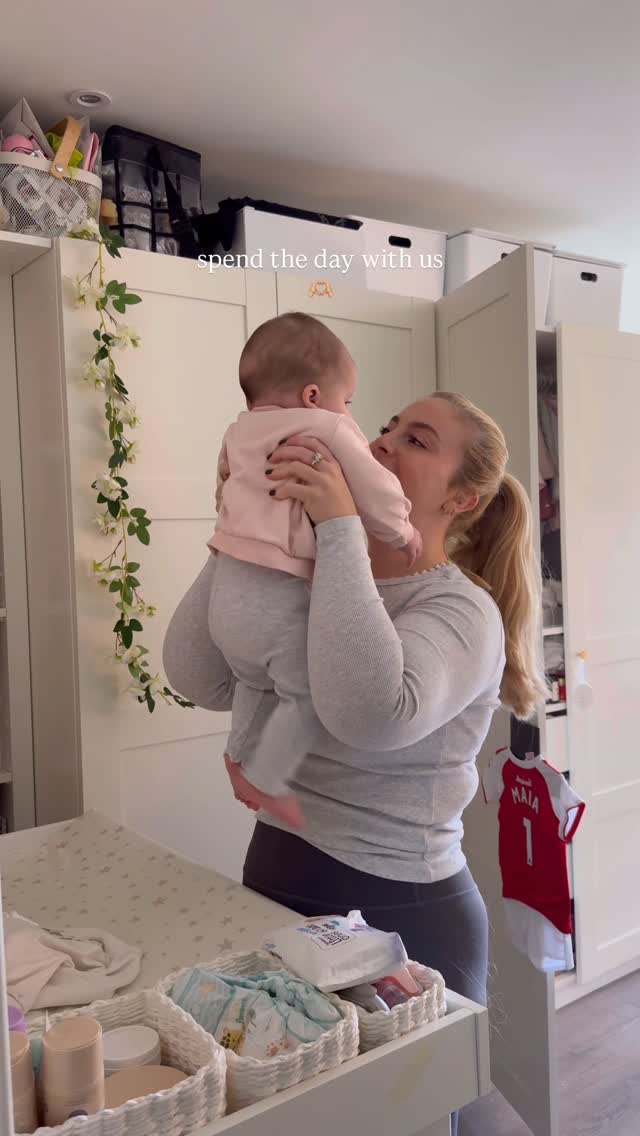 Instagram post by @elliejarrett2 for Kendamil. Caption reads: [...] family days out made soo easy with....