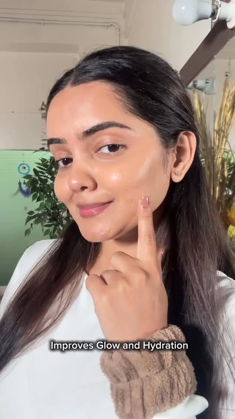 Instagram post by @psd_makeup_studio for HK Vitals. Caption reads: [...] skin, and that’s why I recommend @hkvitals....