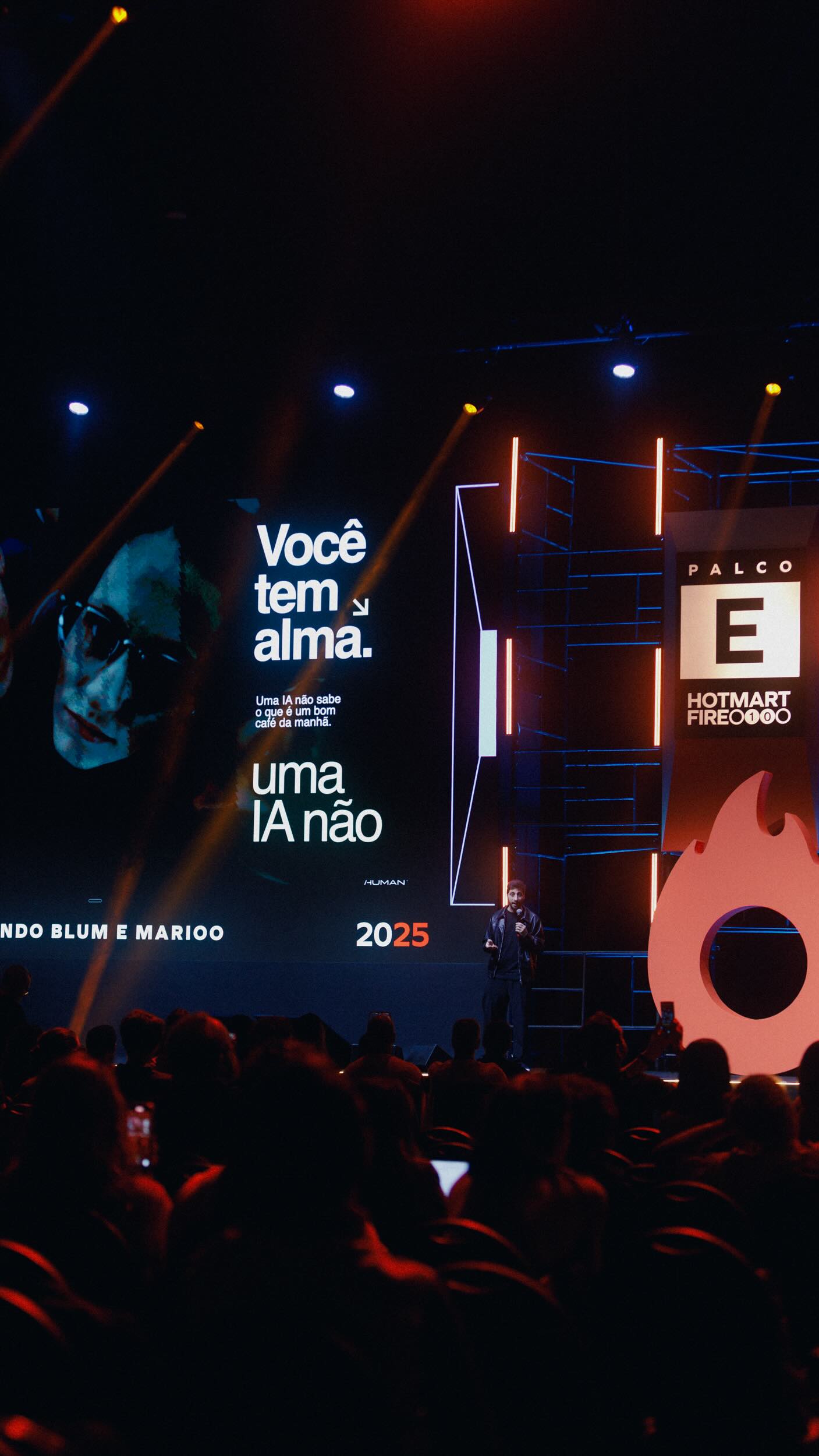 Instagram post by @human___academy for Hotmart. Caption reads: O @hotmartfire foi intenso do começo ao fim....