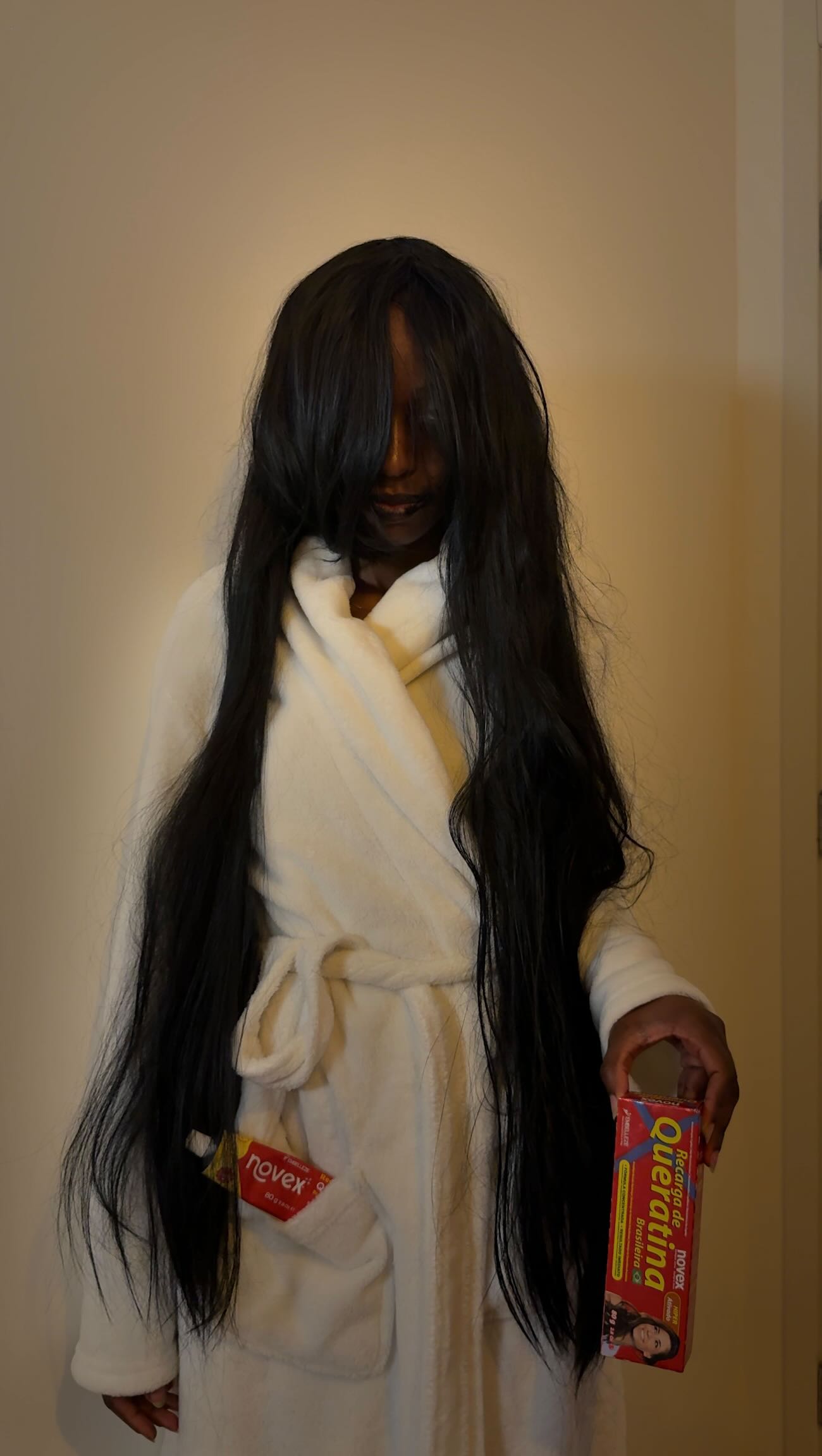 Instagram post by @0juliiana for Embelleze. Caption reads: SAMARA E A RECARGA DE QUERATINA MILAGROSA....