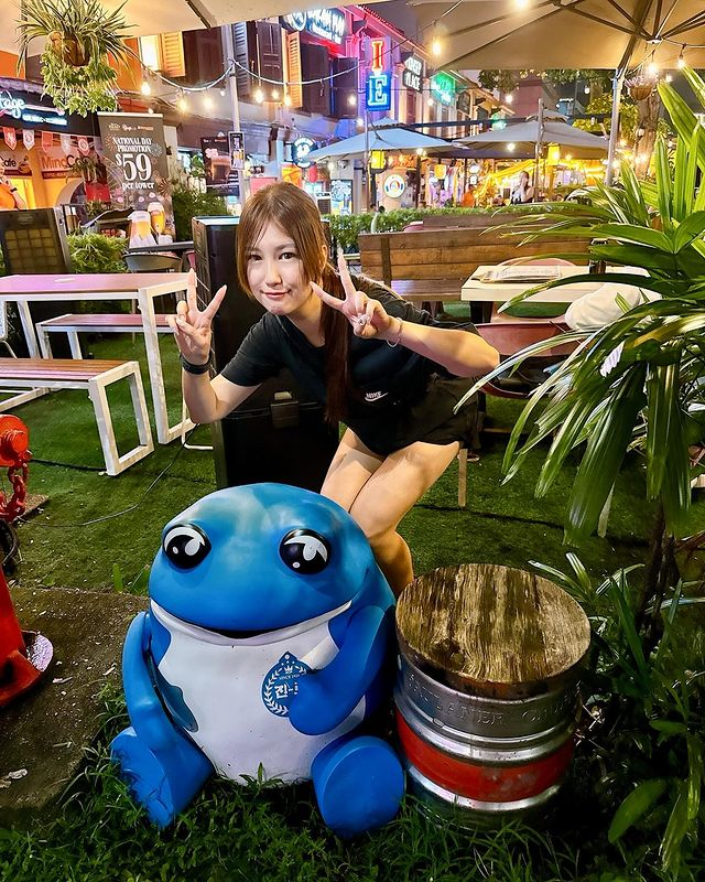 Instagram post by @evelynne_xie for HiteJinro Global. Caption reads: KOREAN NO.1 SOJU JINRO, JINRO TOAD HUNT!
I spotted....