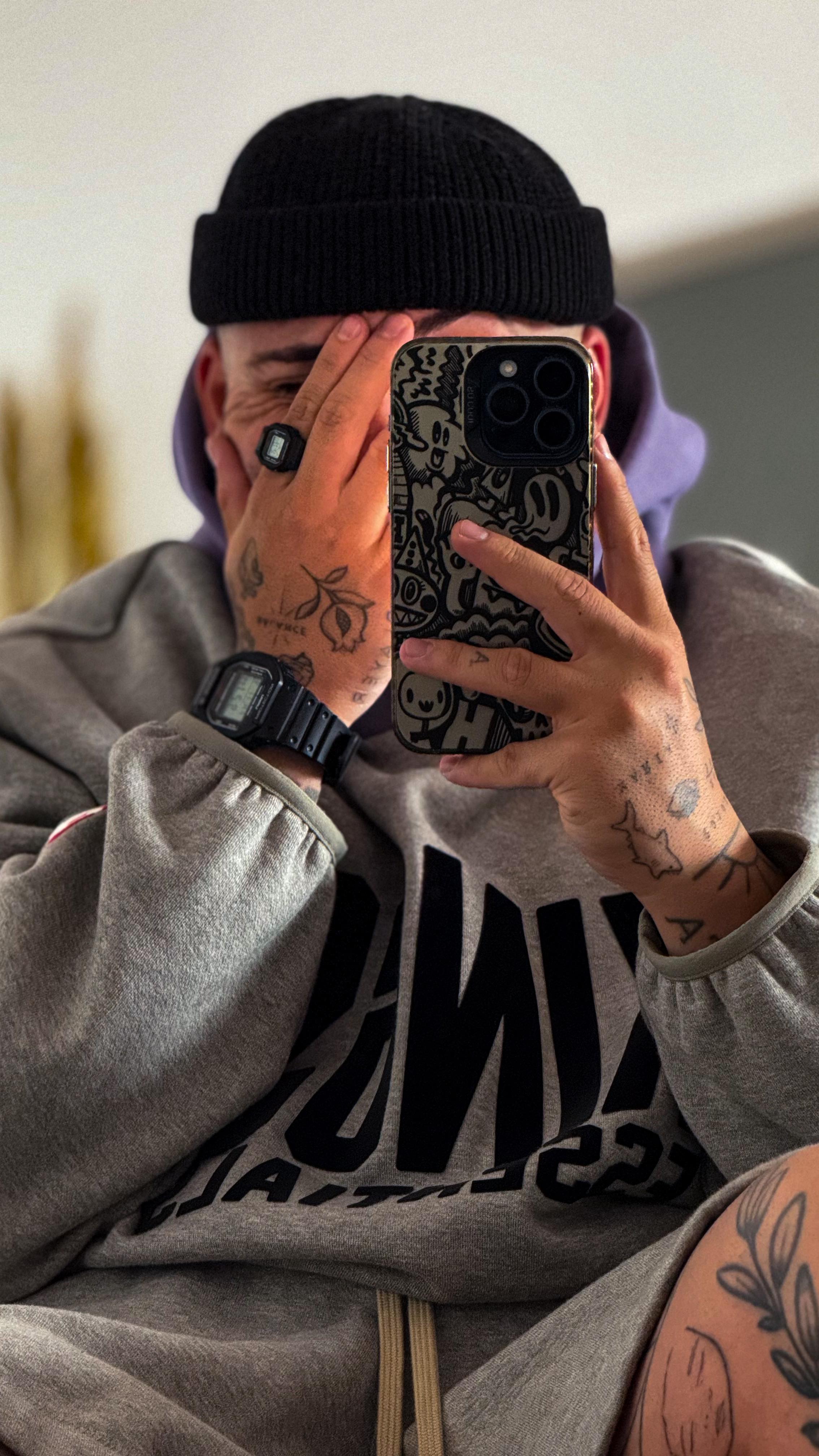 Instagram post by @drg94_ for G-SHOCK. Caption reads: - @gshock_es hoy es el día gente, os dejo enlace....