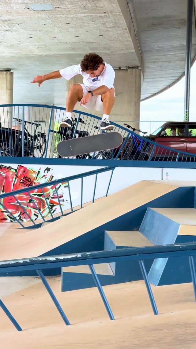 Instagram post by @douwemacare for JBL. Caption reads: Quick skate session with the JBL Flip 7 🎵....