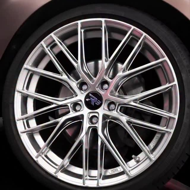 Instagram post by @saarah_g20 for Continental Reifen. Caption reads: BMW x @krome.media ⚡️....