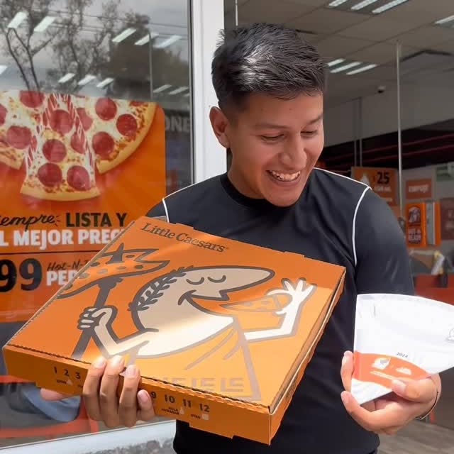 Instagram post by @miancam_ for Little Caesars. Caption reads: Corre por tu #PizzaPizza y por los platos....