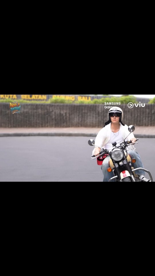 Instagram post by @jichangwook_id for Viu Indonesia. Caption reads: #Repost @viuindonesia —— Untung ada para Genie,....