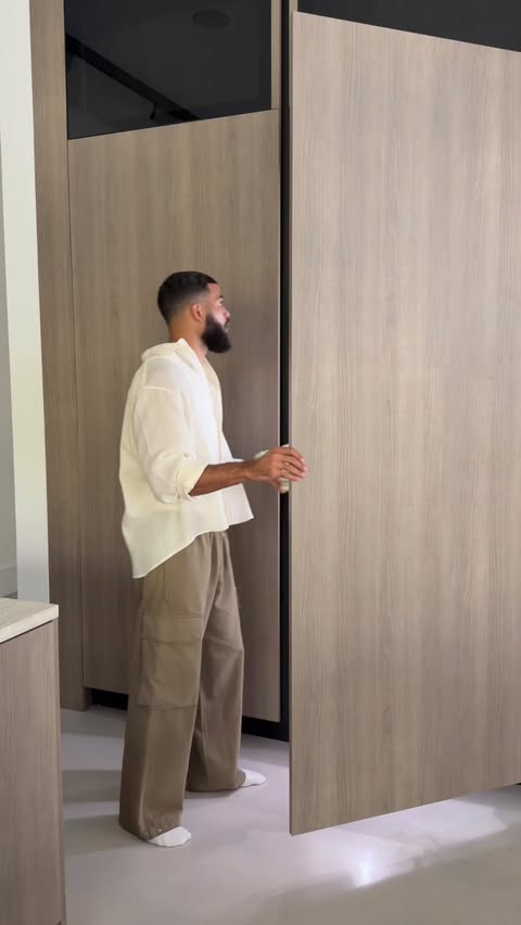 Instagram post by @desmondscott for Hungryroot. Caption reads: #HungryrootPartner When I’m short on time, I turn....