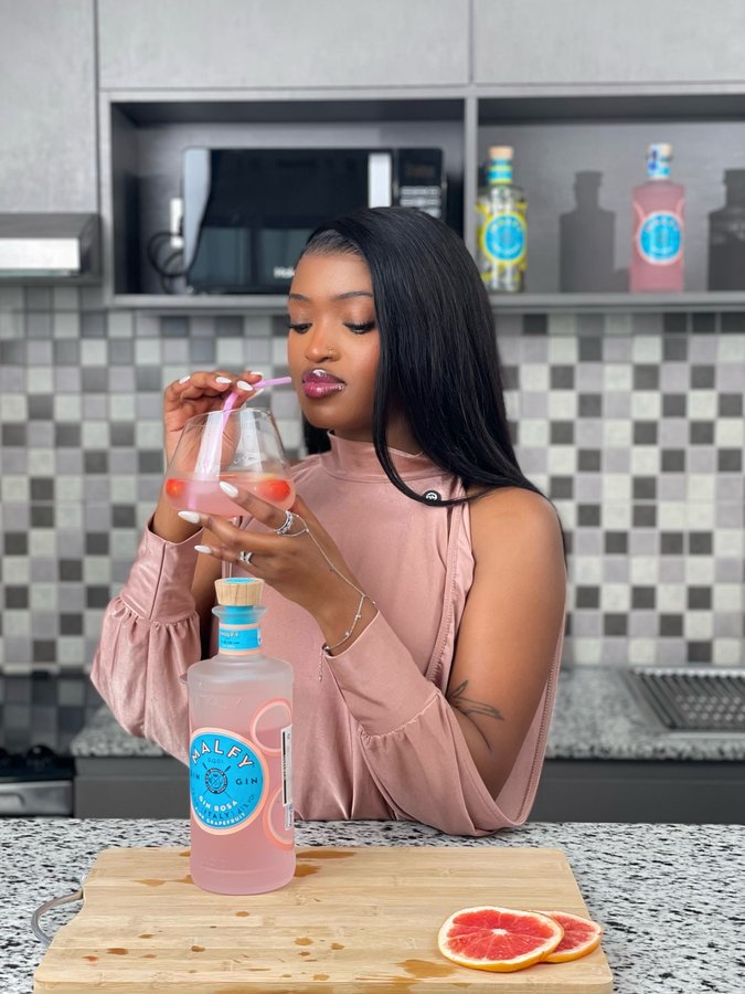 Instagram post by @zarilyn.zonroe for MALFY Gin. Caption reads: Either the tables are going to turn or I’m going....