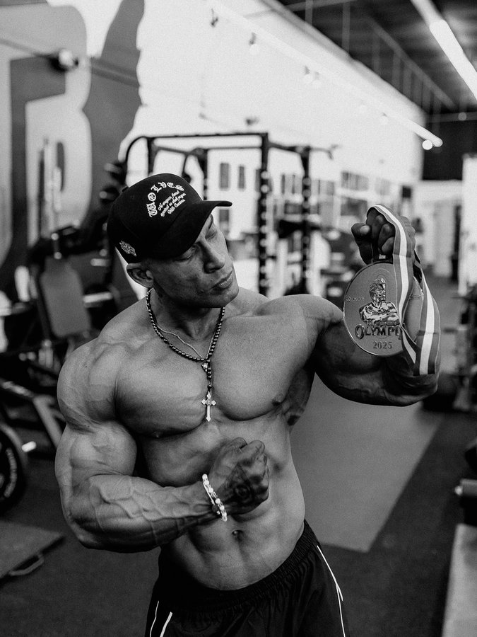 Instagram post by @ramondinopro for Darc Sport. Caption reads: @darcsport FIGHT CANCER 🐺
DROPS TONIGHT

Code....