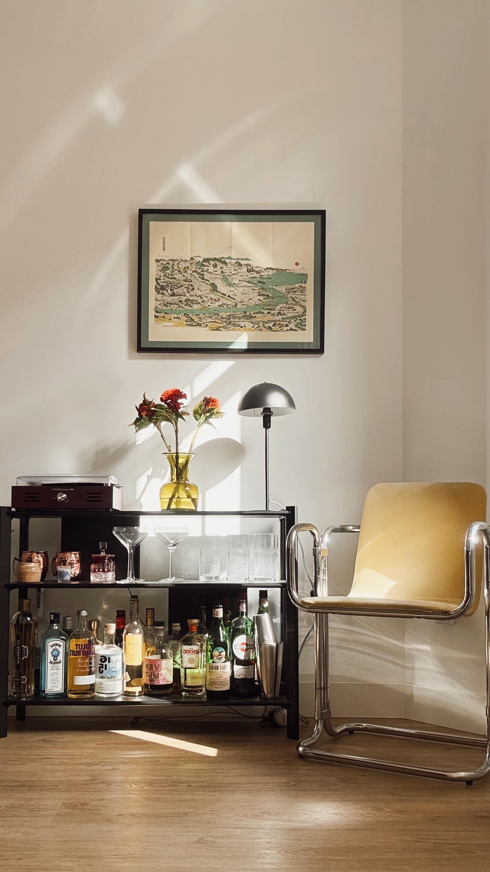 Instagram post by @clickcollector for Sezane. Caption reads: Día 1/5 mostrando mis daily outfits 🖤

Coat &....