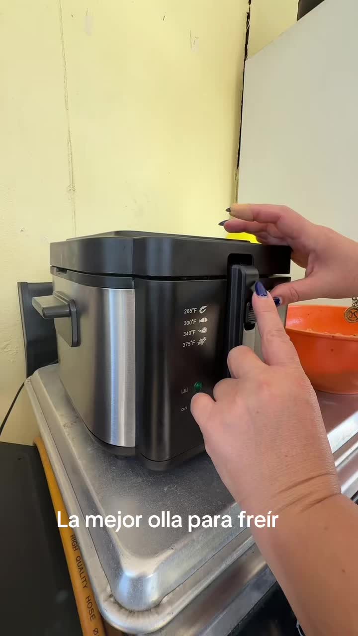 TikTok post by @aaleman0815 for Pukom. Caption reads: #deepfryer @Pukomc @pukomcofficial #olla....