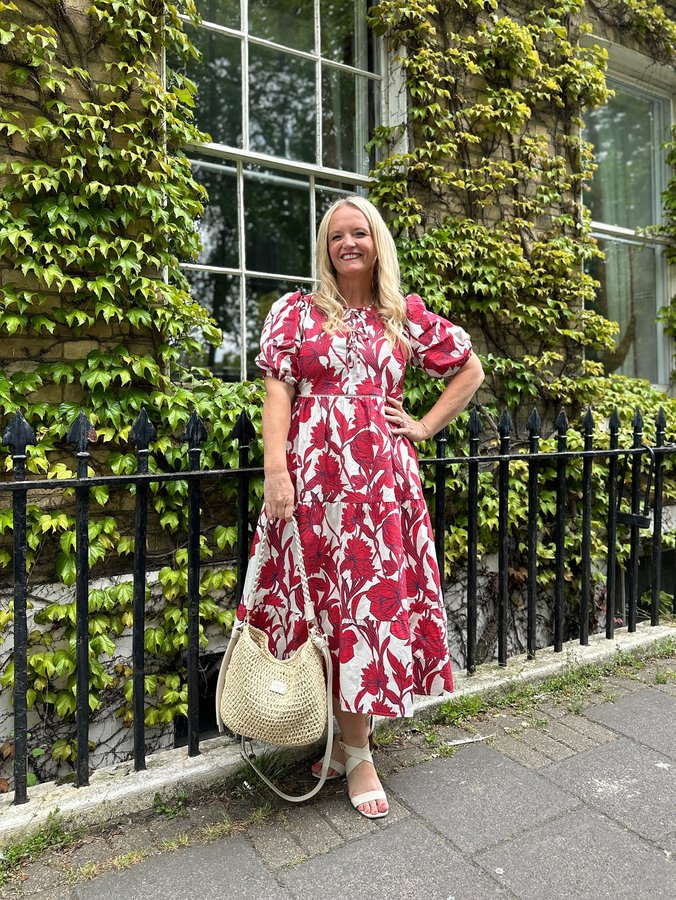 Instagram post by @dress_loving_mama for Baukjen. Caption reads: (Ad/PR)
Happy hump day! 
Still waiting patiently....